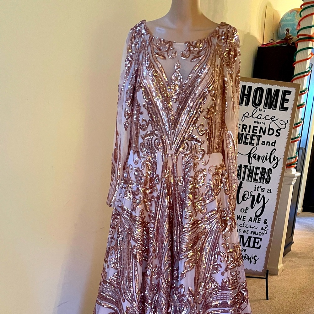 NEW Wedding Bridesmaid Gown In Rosegold Tone     Size 12/14